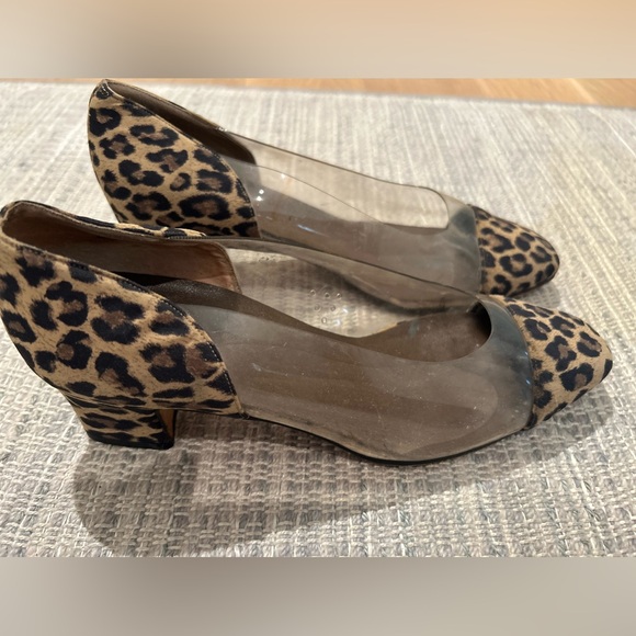 Plastic clear and leopard print low heeled pair of vintage shoes. - Picture 14 of 16